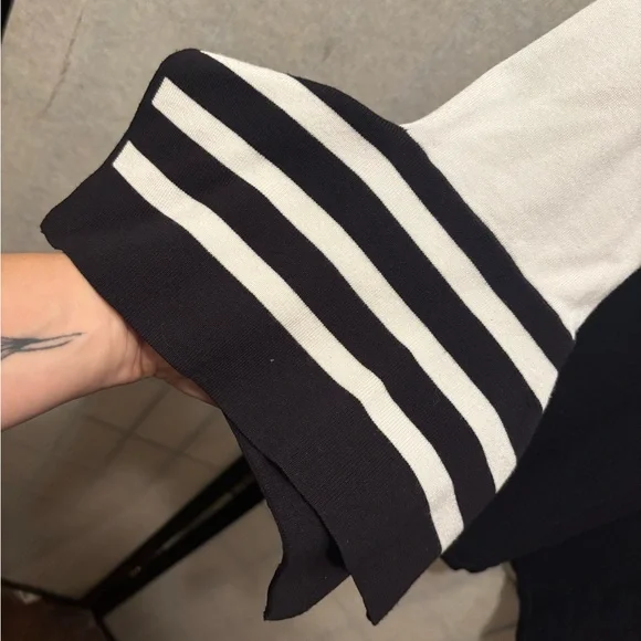 ALFANI Monochrome Striped Long Sleeve Sweater Top w/ Asymmetrical Bell Cuffs - Picture 3 of 5